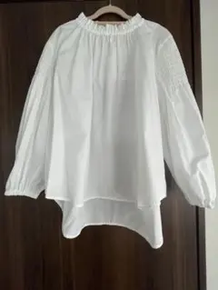 ホワイト ギャザー入り 長袖シャツ