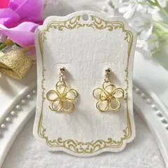 No.133 ハンドメイド　ワイヤーフラワーの耳飾り