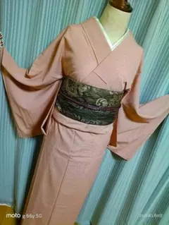 正絹色無地＊袷着物＊新品＊仕付け糸付き＊落款、紋有り＊くすみ桃色 