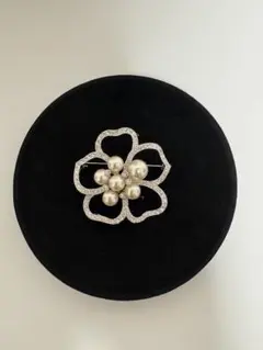 花型パールブローチ