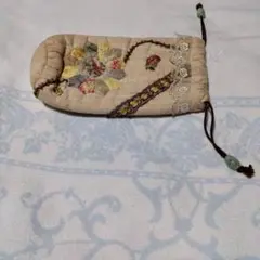 花柄刺繍のボトル入れ