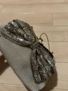 シルバー リボン付き クラッチバッグ