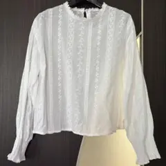 刺繍入りホワイト長袖ブラウス