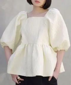定価1万円　ジャガード　ブラウス　パフスリーブ