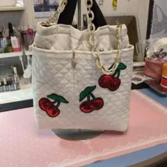 さくらんぼ刺繍 キルティング トートバッグのサムネイル
