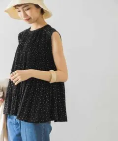URBAN RESEARCH　プリーツデザインノースリーブブラウス　ドット柄
