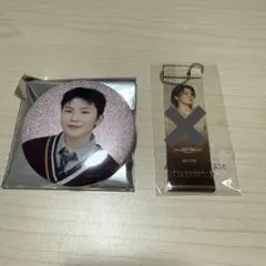 ウジ　缶バッジ　holiday RIGHTHERE フラッグキーホルダー