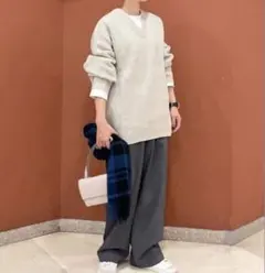 美品 UNIQLO U ユニクロ プレミアムラムリブVネックセーター M