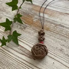 ローズ型山葡萄皮ペンダント