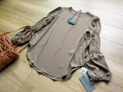 新品Anna Kerry アンナケリー長袖袖シャーリングトップスカットソー38のサムネイル