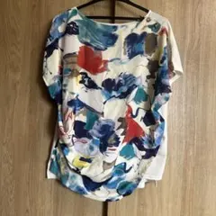 ブージュルード　花柄プリント 半袖チュニックのサムネイル