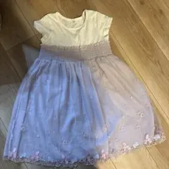 星と月の刺繍入りワンピース 130㎝