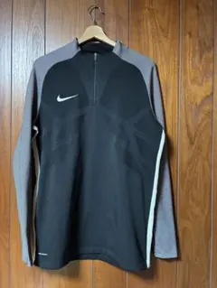 Nike Aeroswift ハーフジップ