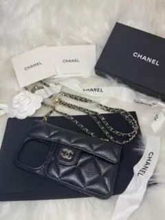 iPhone 15pro用CHANEL ブラックレザー スマホケースのサムネイル