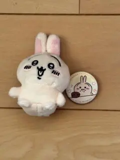 ちいかわ　うさぎ　ぬいぐるみ　缶バッチ