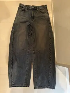 GU バレルレッグジーンズ　Mサイズのサムネイル