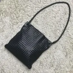 美品✨ボッテガヴェネタ イントレチャート ショルダーバッグ レザー ブラック