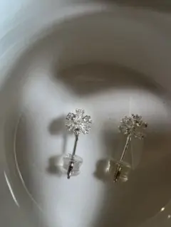 雪の結晶デザイン ピアス(両耳用) 金属アレルギー対応　新品未使用