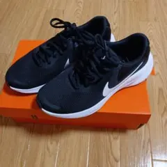 NIKE レボリューション7　25cm