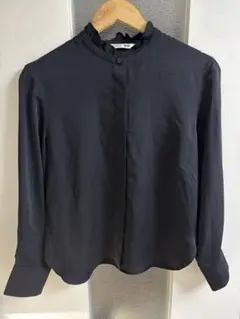 【新品未使用】UNIQLO サテンフリルブラウス ネイビー 長袖