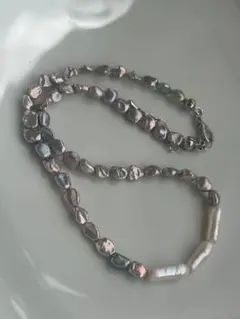 淡水パール　虹色　ギラギラ　シルバー　ケシパール　レア　円柱　ネックレス