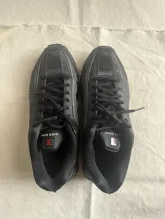 Nike shox R4 blackのサムネイル