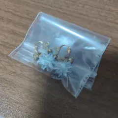 青色花形イヤリング