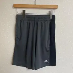 美品　adidas ハーフパンツ グレー・ブラック　スポーツ　アディダス