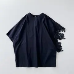 人気✨mizuiroindアシンメトリーレースプルオーバー 黒 レース 刺繍のサムネイル