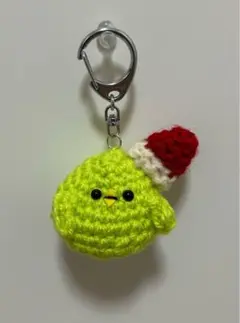 【ハンドメイド】ヒヨコのあみぐるみキーホルダー／サンタ帽付き♪／クリスマス