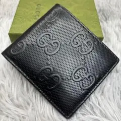 未使用級✨グッチ 二つ折り財布 シマ エンボス レザー 小銭入れあり 黒