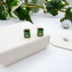 Swarovski スワロフスキー クローバー型スタッドピアス - メルカリ