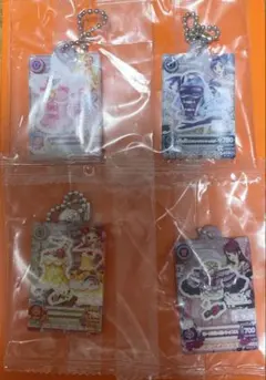 アイカツ　ガチャガチャ⭐️だれでもアイドル活動アクリルチャーム3 星宮いちご