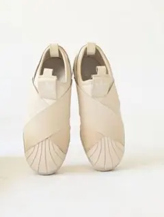 タイムセール！adidas ベージュ クロスストラップスニーカー