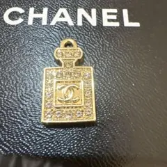 CHANEL 香水ボトル型チャーム