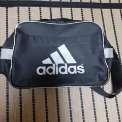 アディダス　ショルダーバッグ
