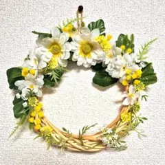 春先取り　ホワイト・イエローの花のリース