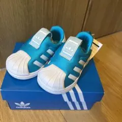 adidas キッズ　スリッポン