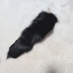 キーホルダー しっぽ ファーチャーム フォックステール キーチェーン ブラック