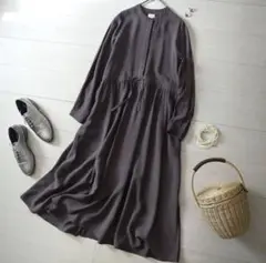 チャコールグレーアーバンリサーチドアーズバンドカラー比翼ドロストタックワンピース