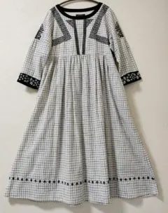 美品　レアック　刺繍薄手で涼しいコットンロングワンピース七分袖
