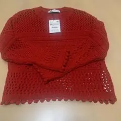 新品未使用タグ付き　透かし編み赤ニット