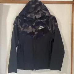 Nike フード付きパーカー　ブラック　キッズM L 155