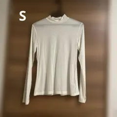 GU アイボリー シアーTシャツ Sネックあり