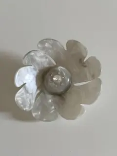 花形ブローチ