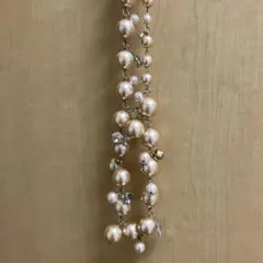 パールとクリスタルのロングネックレス