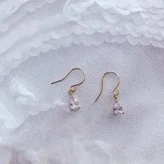 【匿名配送✨新品】フックピアス　ジルコニア　ゴールド　14kメッキ　ゆれる　雫