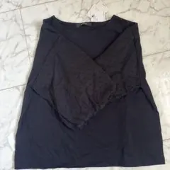 黒いドット柄五分袖トップス