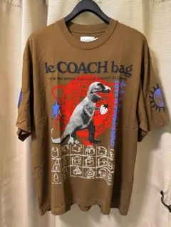 COACH Tシャツ 恐竜 グラフィック ブラウン - メルカリ