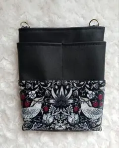 オーガナイザー　いちご泥棒ラミネート×合皮　多機能ポケット　ナースポーチ